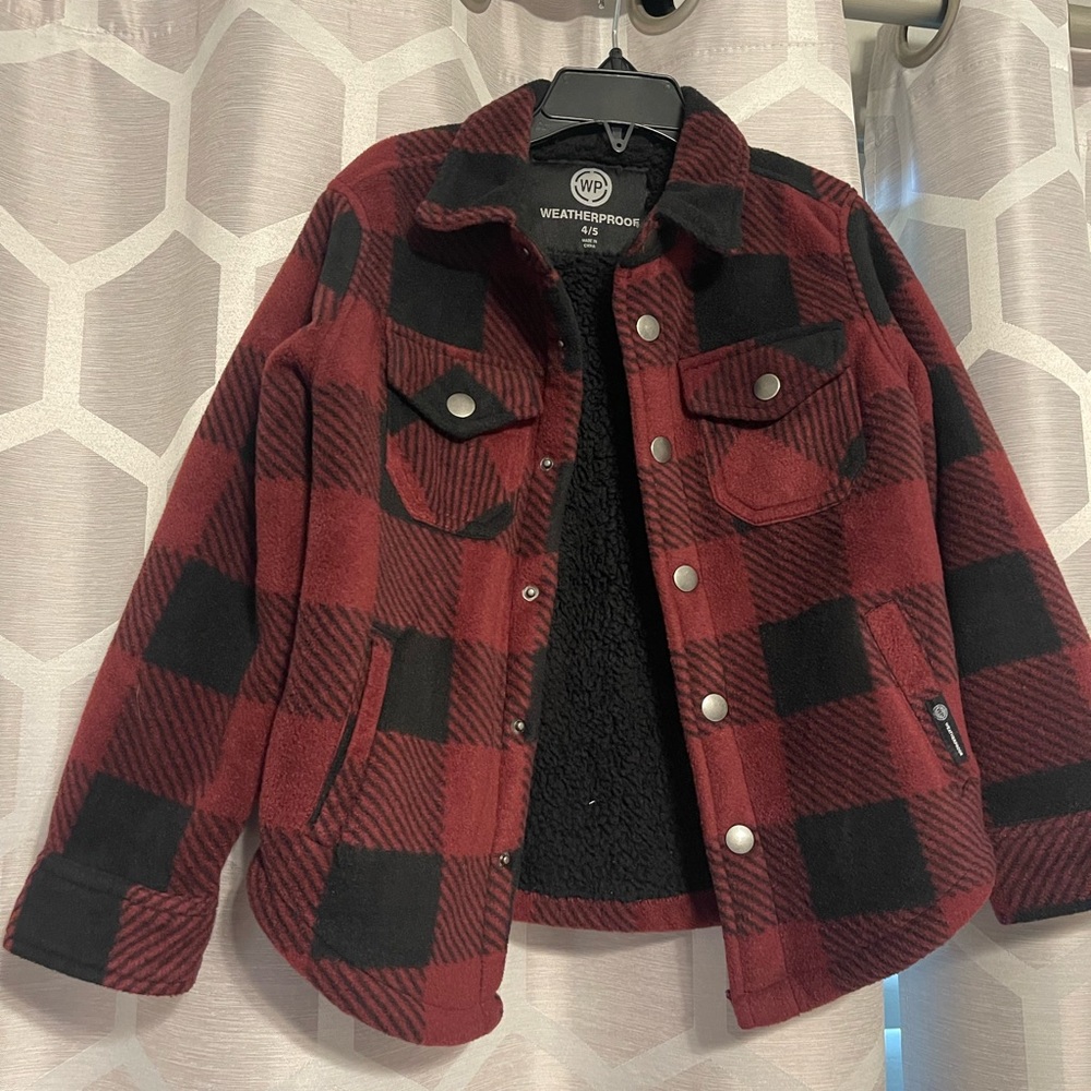 Boys Shacket. Sherpa lined. Size 4/5.